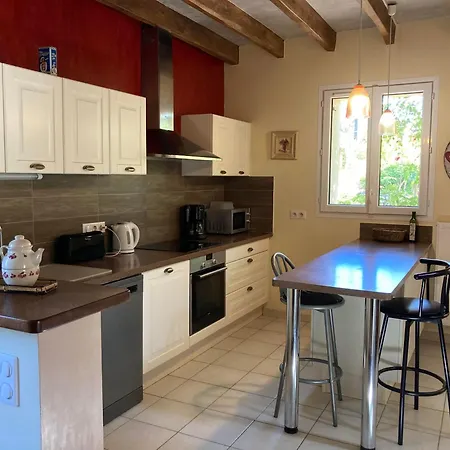 Maison Traditionnelle Au Coeur D'une Ferme *