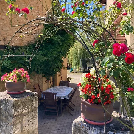 Maison Traditionnelle Au Coeur D'une Ferme