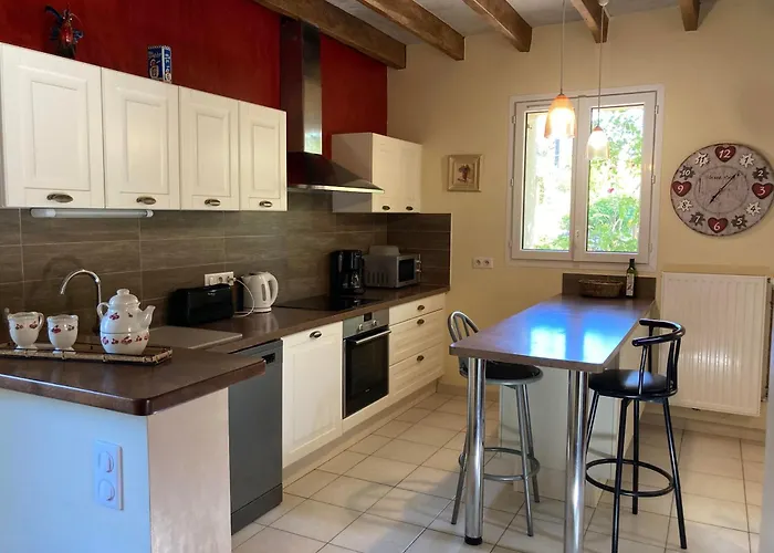 Maison Traditionnelle Au Coeur D'une Ferme *