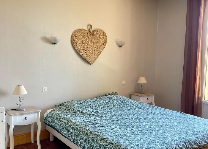 Maison Traditionnelle Au Coeur D'une Ferme